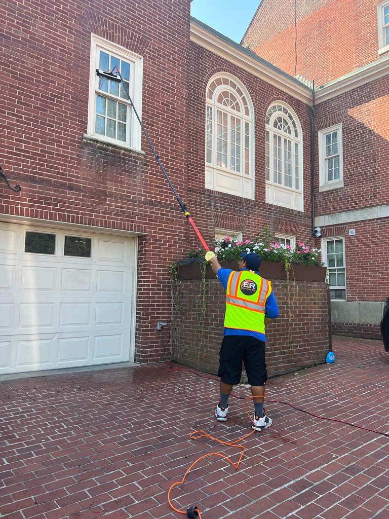 Professional Window Cleaning in MD, DC & VA